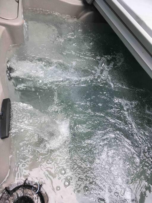 Caddy Corner Has A Hot Tub Just Outside Of Town Villa เฟรนช์ลิค ภายนอก รูปภาพ