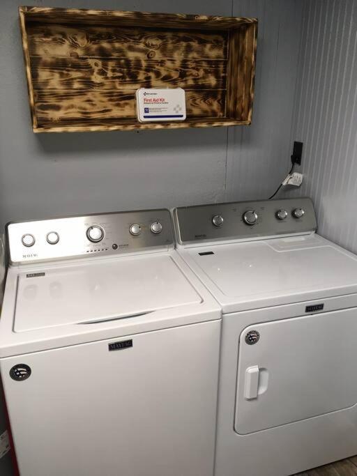 Caddy Corner Has A Hot Tub Just Outside Of Town Villa เฟรนช์ลิค ภายนอก รูปภาพ